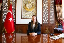 Gürpınar'ın ilk kadın kaymakamı göreve başladı