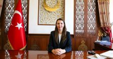 Gürpınar'ın ilk kadın kaymakamı göreve başladı