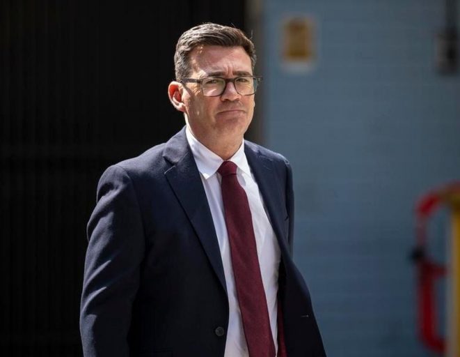 İngiltere'nin yeni Başbakanı Andy Burnham oldu