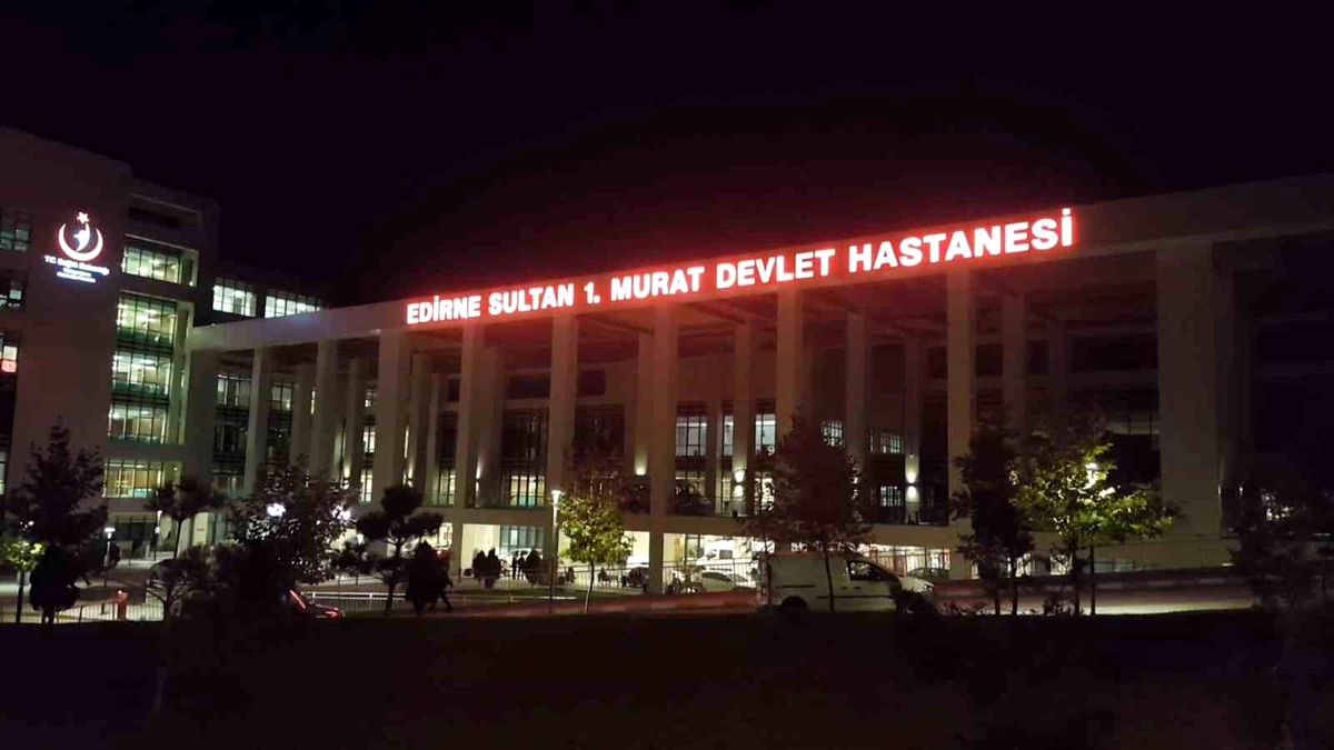 İpsala'da ahıra yıldırım düştü: 3 büyükbaş hayvan telef oldu, çiftlik sahibi yaralandı