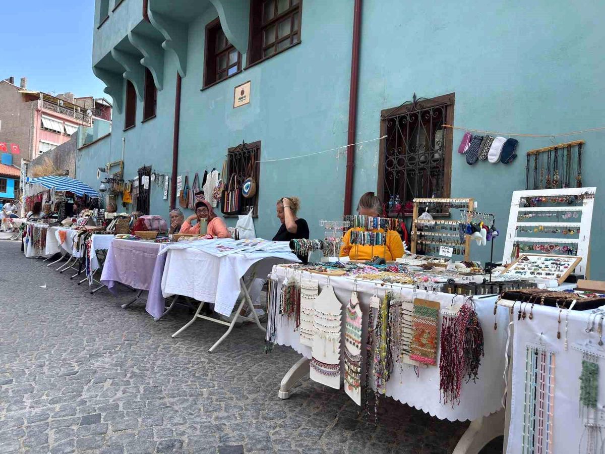 Kadın girişimciler geleneksel zanaatları modern tasarımlarla buluşturuyor