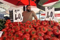 Kayseri'de semt pazarlarındaki fiyatlar yüz güldürüyor