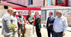 Pazaryolu'nda üreticilere bin meyve fidanı ve 11 sera naylonu desteği
