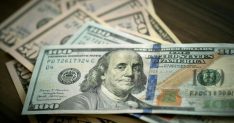 Tarihte bir ilk! Doların tahtı sallanıyor