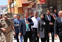 Vali Aydoğdu, Tercan'da vatandaşlar ve esnafla buluştu