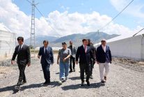 Vali Aydoğdu Toplu Sera Bölgesi'nde üreticilerle buluştu
