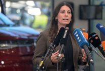 Volkswagen'de İşçi Öfkesi: 10 Bin Kişi CEO'yu Protesto Etti