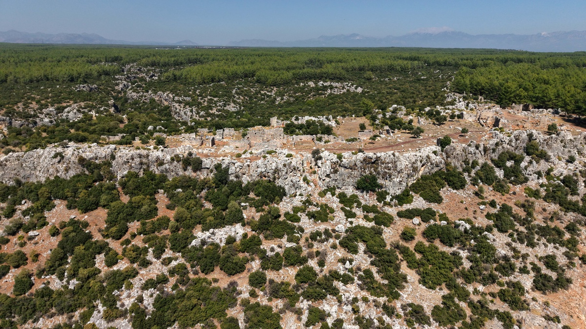 Antalya Kepez'de 2 bin yıllık Lyrboton Kome'de kadınlar zeytinyağı üretiminde etkindi