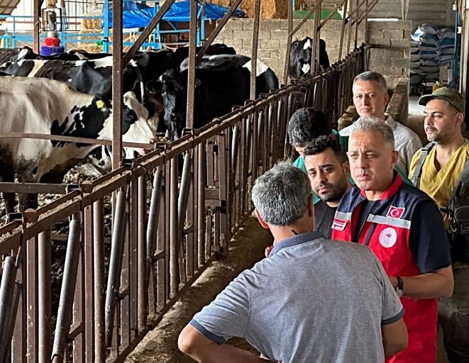 Hatay Altınözü'ndeki hayvancılık işletmesine Hastalıktan Ari İşletme Modeli anlatıldı