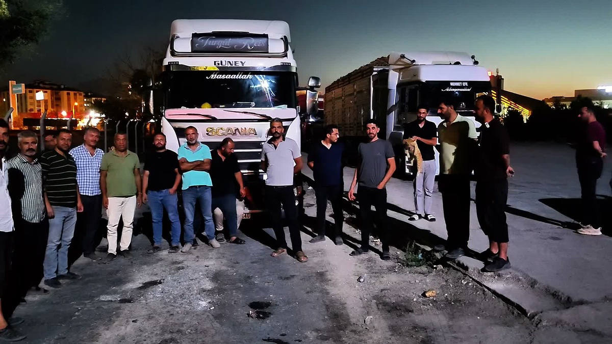 Malatya Şeker Fabrikası'na pancar taşıyan nakliyeciler ton başına 1300 lira istiyor
