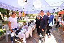 Muğla Valisi Akbıyık, Mor Pazar'da kadınların el emeği ürünlerini inceledi