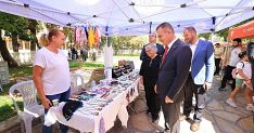 Muğla Valisi Akbıyık, Mor Pazar'da kadınların el emeği ürünlerini inceledi