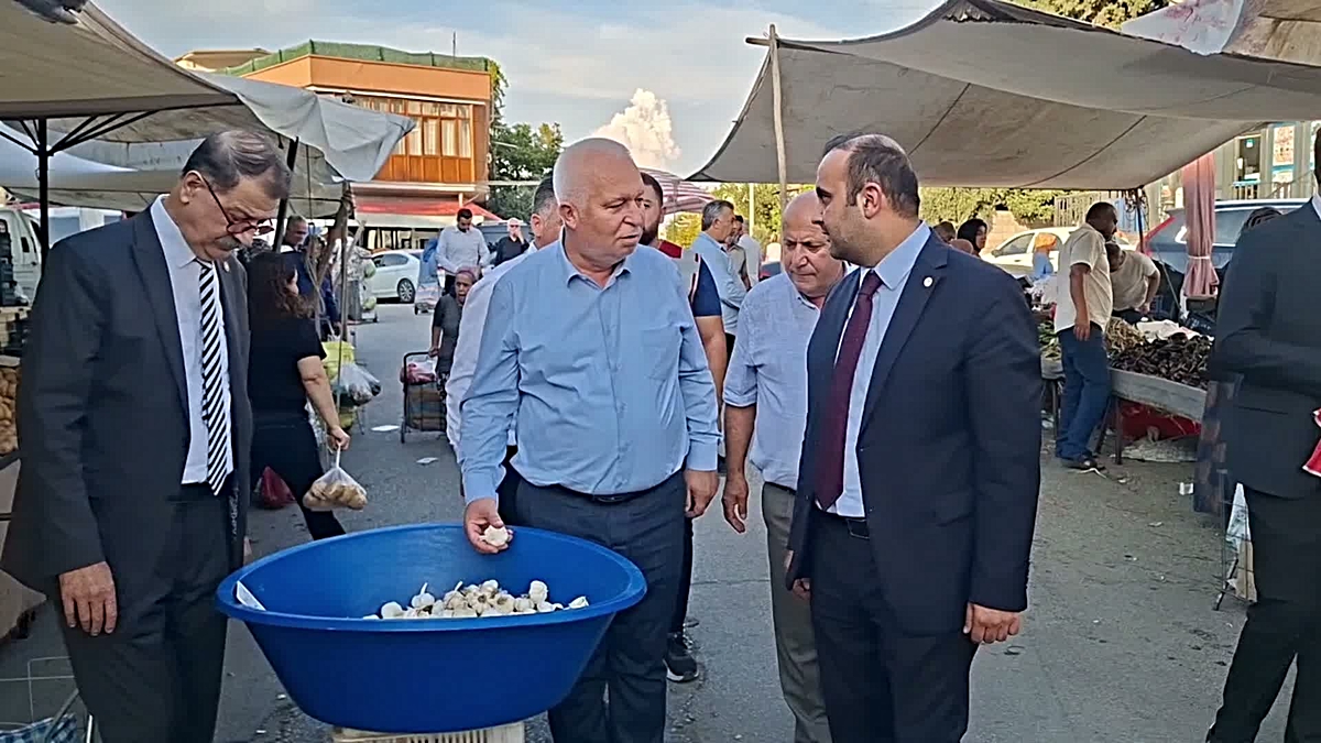 Osmaniye'de pazar esnafı YENİ Parti milletvekillerine 'Bıçak kemiğe dayandı' dedi
