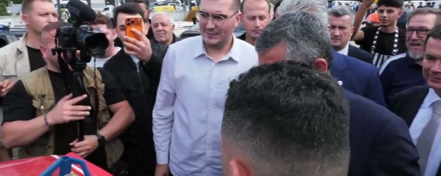 Özgür Özel, Bursa'da incir üreticilerine mazotun ÖTV'siz ve KDV'siz olacağını söyledi
