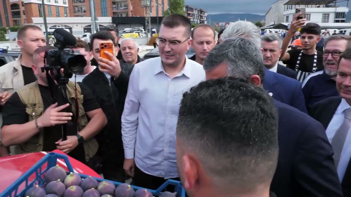 Özgür Özel, Bursa'da incir üreticilerine mazotun ÖTV'siz ve KDV'siz olacağını söyledi