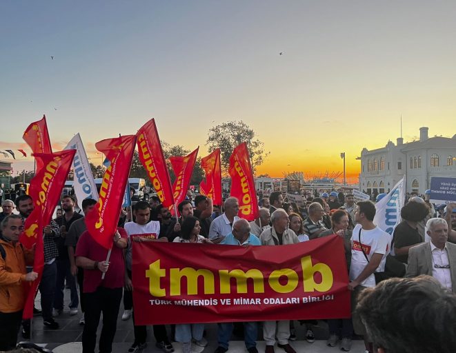 TMMOB İstanbul, Kadıköy'de 19 Eylül Dayanışma Günü'nde diplomalı işsizliği vurguladı
