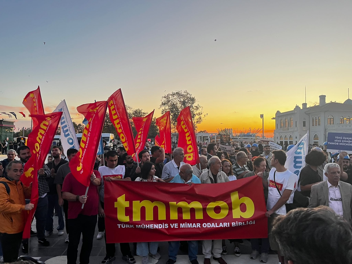 TMMOB İstanbul, Kadıköy'de 19 Eylül Dayanışma Günü'nde diplomalı işsizliği vurguladı