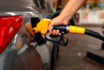 Araç sahiplerine müjde! Benzine dev indirim pompaya yansıdı