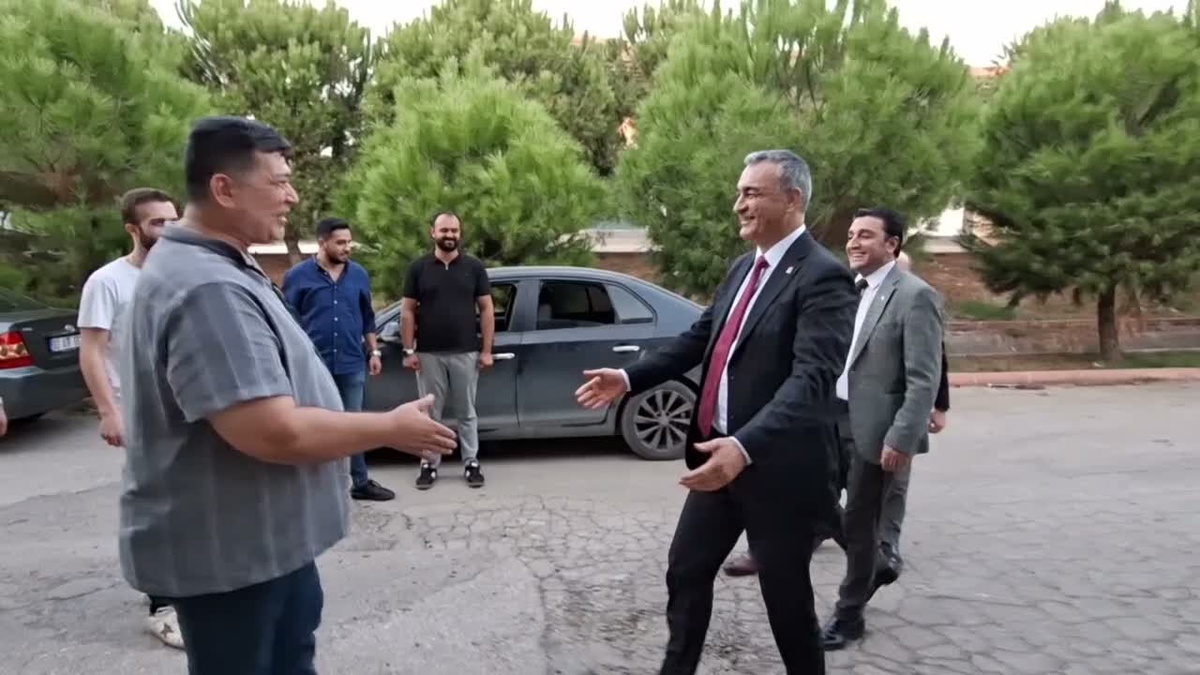 CHP'li Sarı, Osmaniye'de fıstık üreticilerine desteklerin yetersizliğini söyledi
