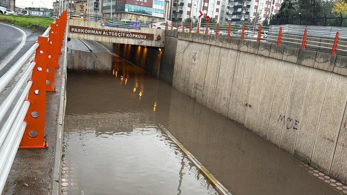 Diyarbakır'da yağışta 322 çağrı geldi, DİSKİ'nin milyarlık yatırımı sorgulandı