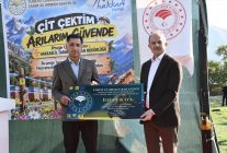 Hakkari'de arıcılara yabani hayvanlara karşı elektrikli tel çit dağıtıldı