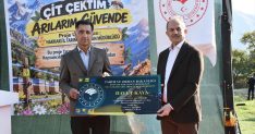Hakkari'de arıcılara yabani hayvanlara karşı elektrikli tel çit dağıtıldı