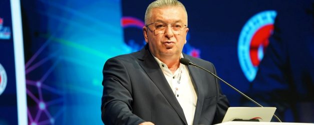 TES-İŞ'in 13. Olağan Genel Kurulu'nda İrfan Kabaloğlu yeniden başkan seçildi